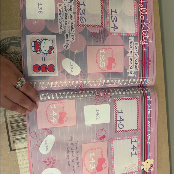 Hello Kitty Sticker Album - Picture 3 of 7